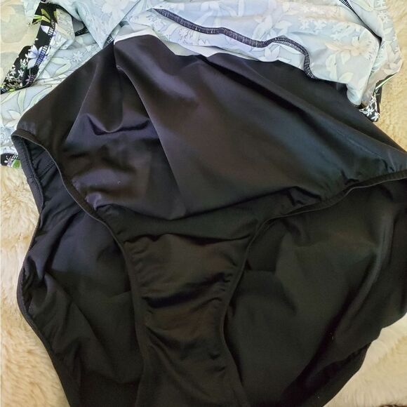 NEW SWIM SOLUTIONS ruffled one piece 18W - Picture 6 of 7